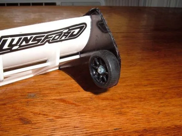 Модификация Team Losi LST - Заднее антикрыло с роликами (Wheelie Bar) - иллюстрация 2